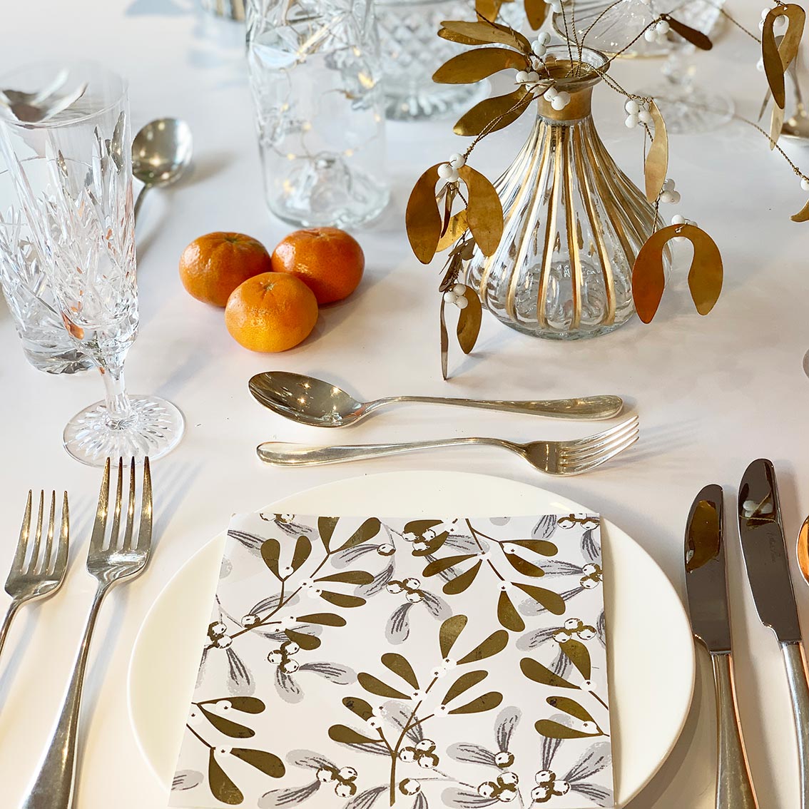 Gold Mistletoe Christmas Napkins - 20 Pack