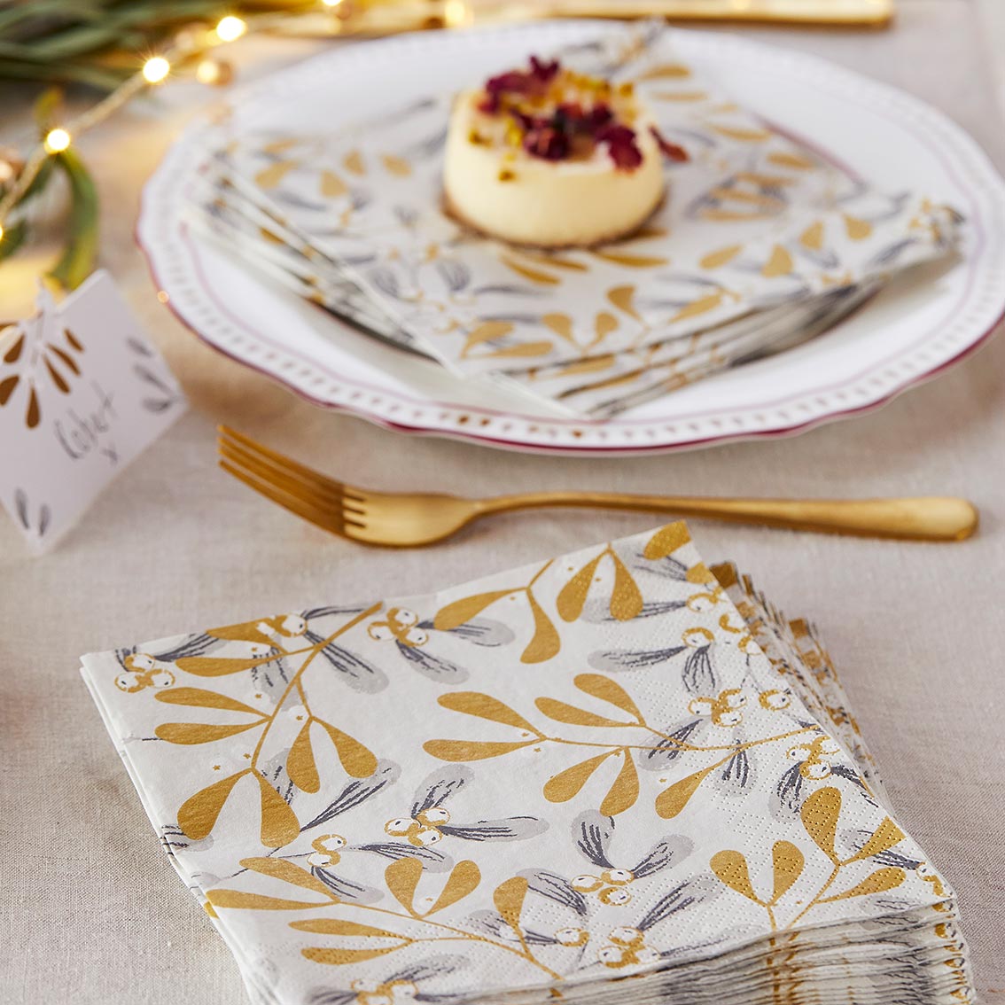Gold Mistletoe Christmas Napkins - 20 Pack