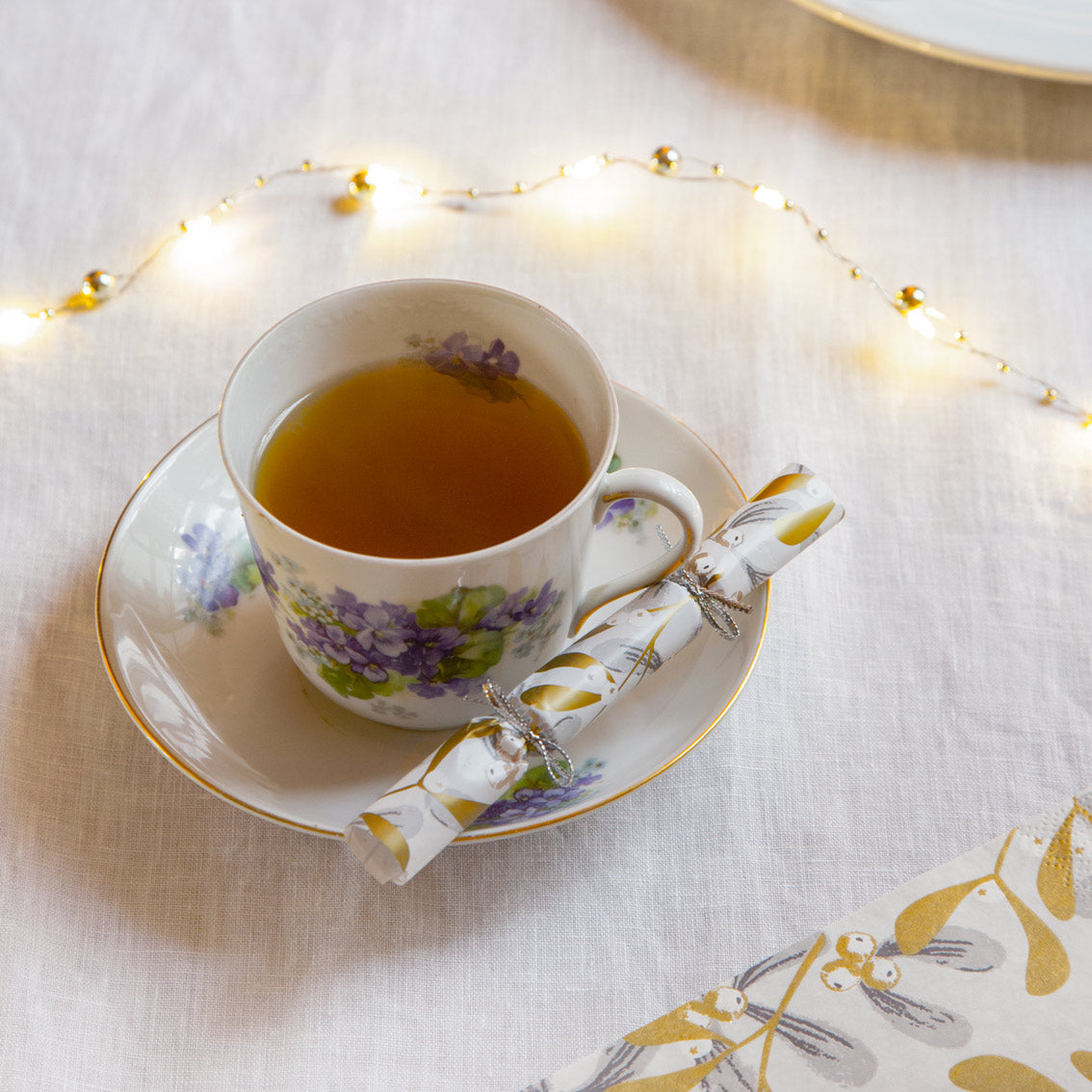 Botanical Mistletoe Christmas Saucer Crackers