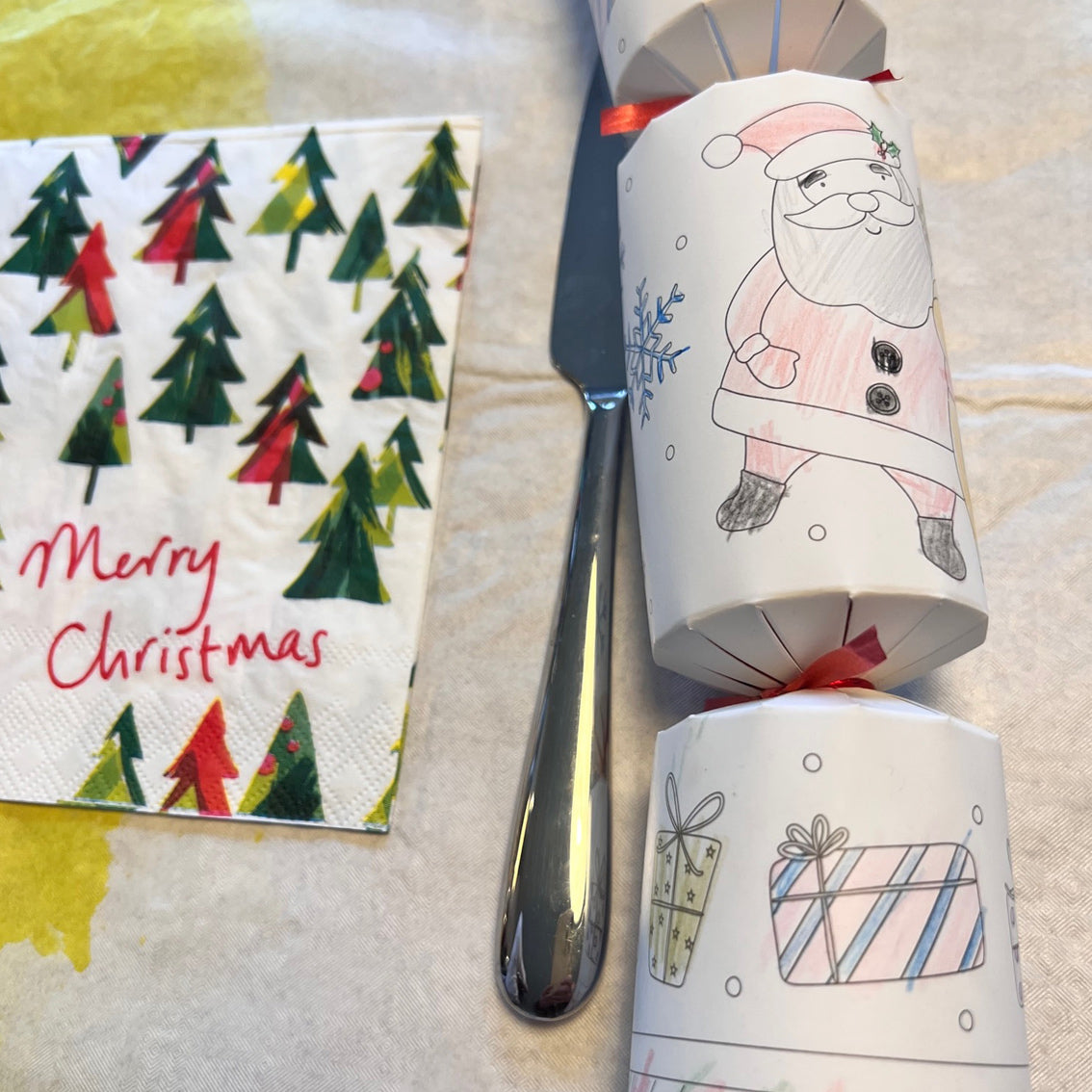 Make Your Own Christmas Crackers & Place Cards - 8 Pack