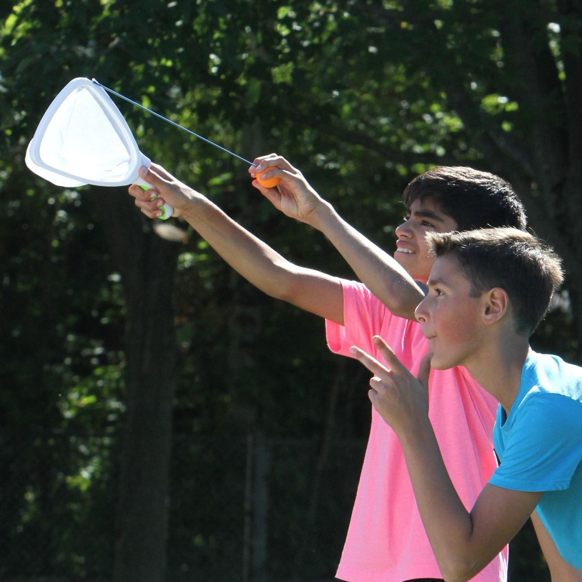 Long-distance throwing made easy! Includes 2 heavy-duty rackets and 2 loop balls. A lightweight, pack-flat outdoor favorite for camping and holiday trips.