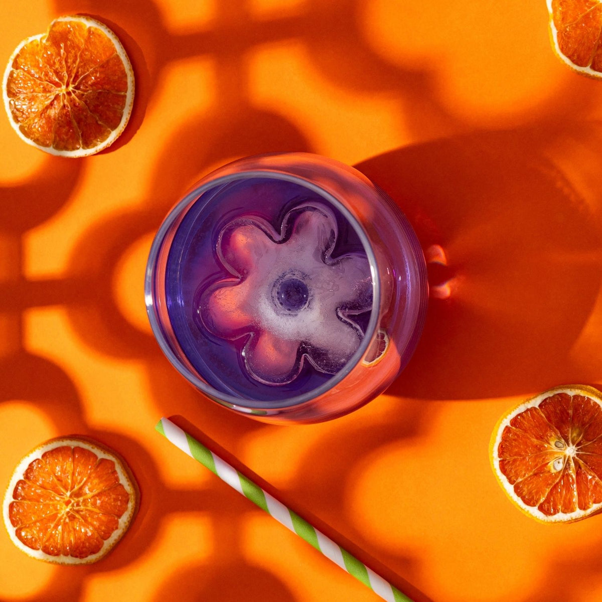 bold daisy ice cubes for parties and gifting - perfect for cocktails and entertaining.