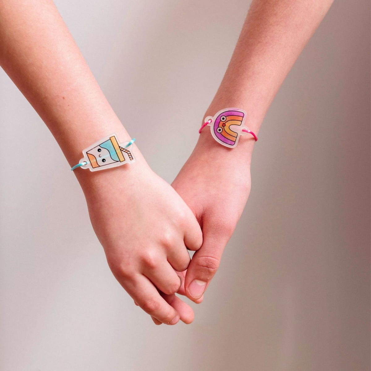 Ooly - Shrink-Its! DIY Shrink Art Bracelet Kit - BFF