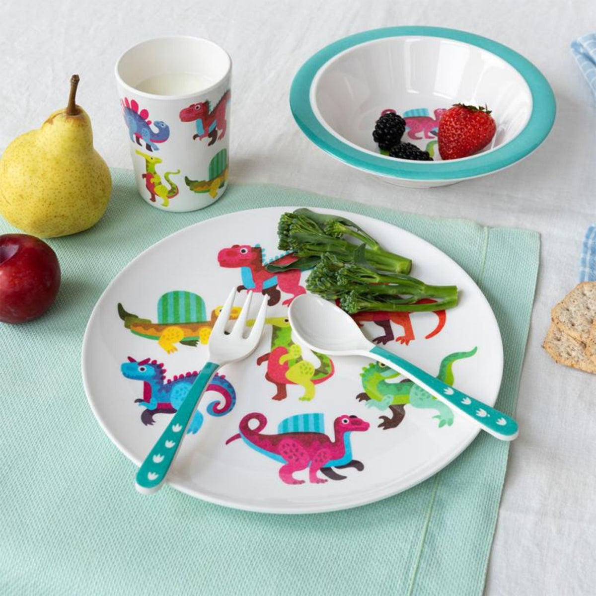 A complete children’s dinosaur dinner set for fussy eaters. Lightweight and shatterproof melamine makes this five-piece kit perfect for breakfast, lunch, and tea.